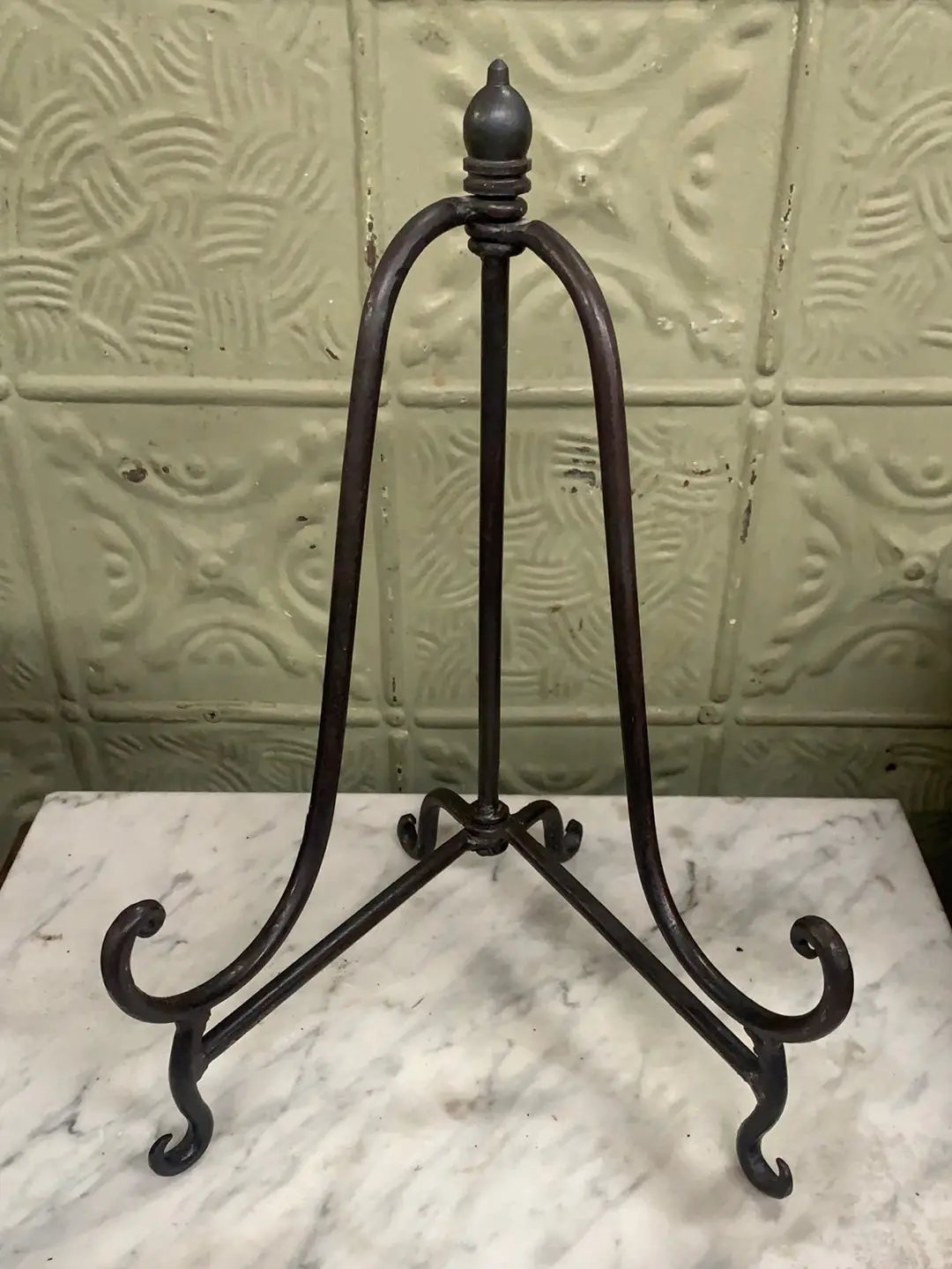 Heavy Metal Plate Stand 1