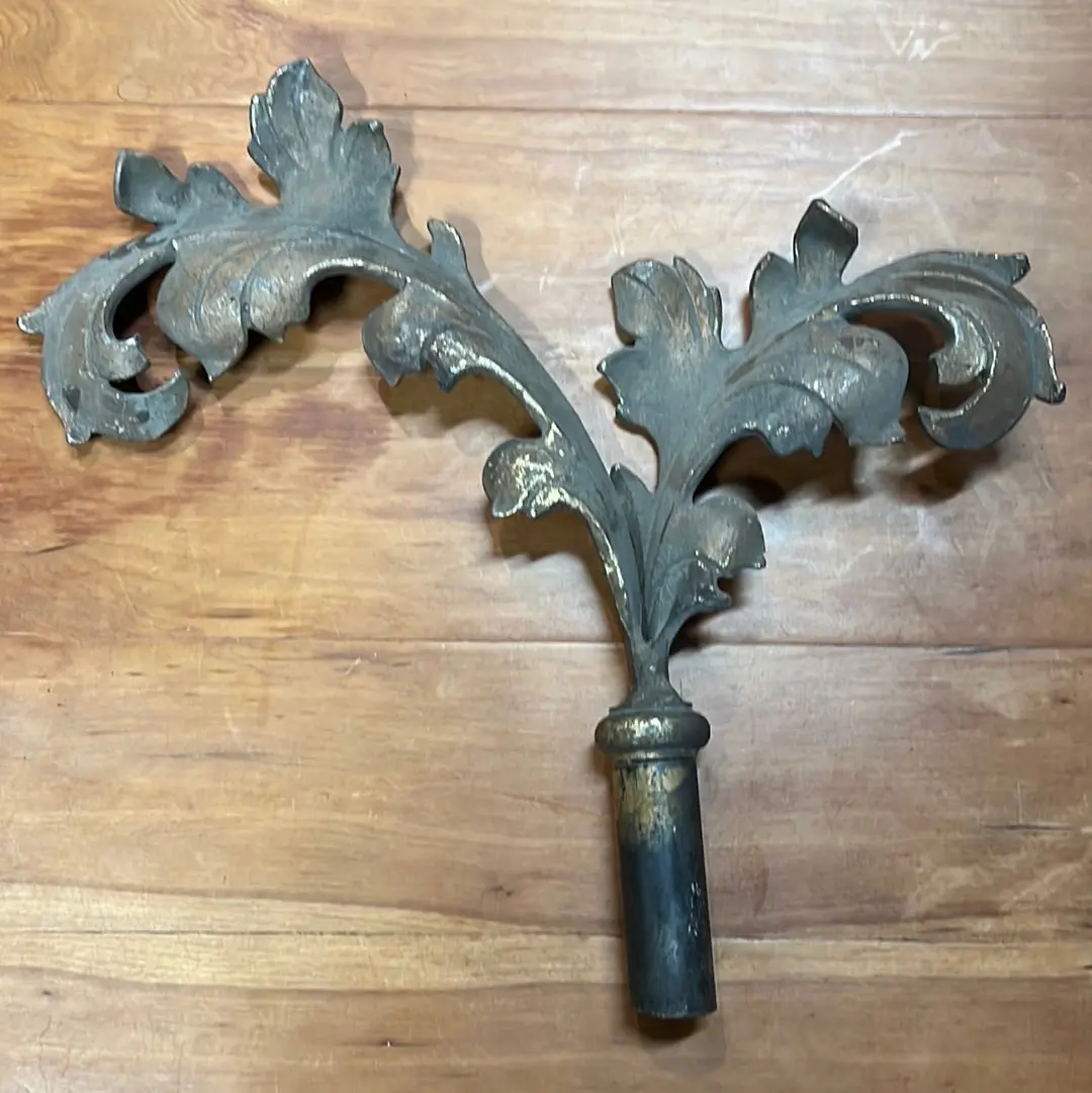 Iron Oak Leaf Decoration 1