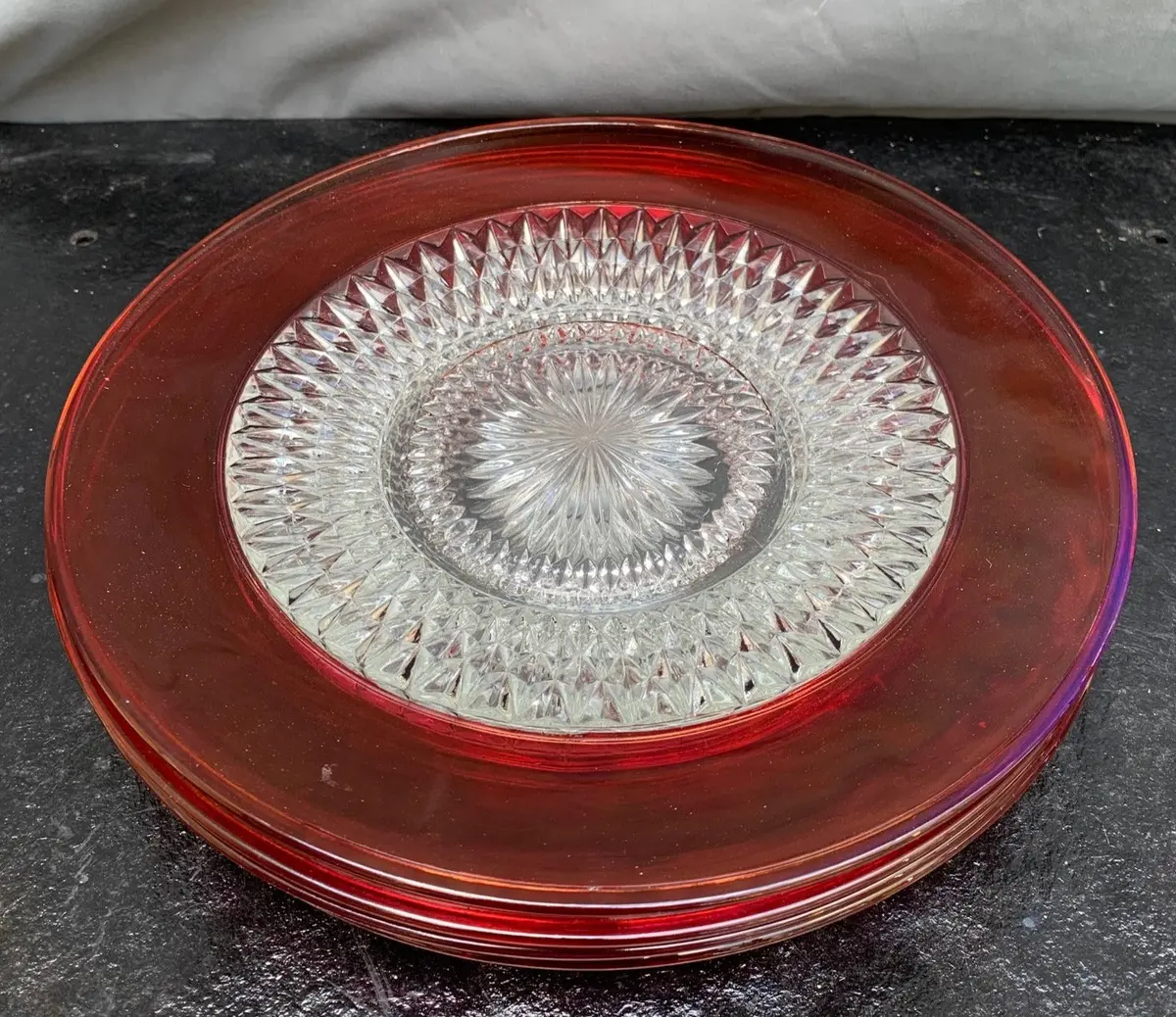 Set Of 4 Ruby Flash And Clear Plates 1