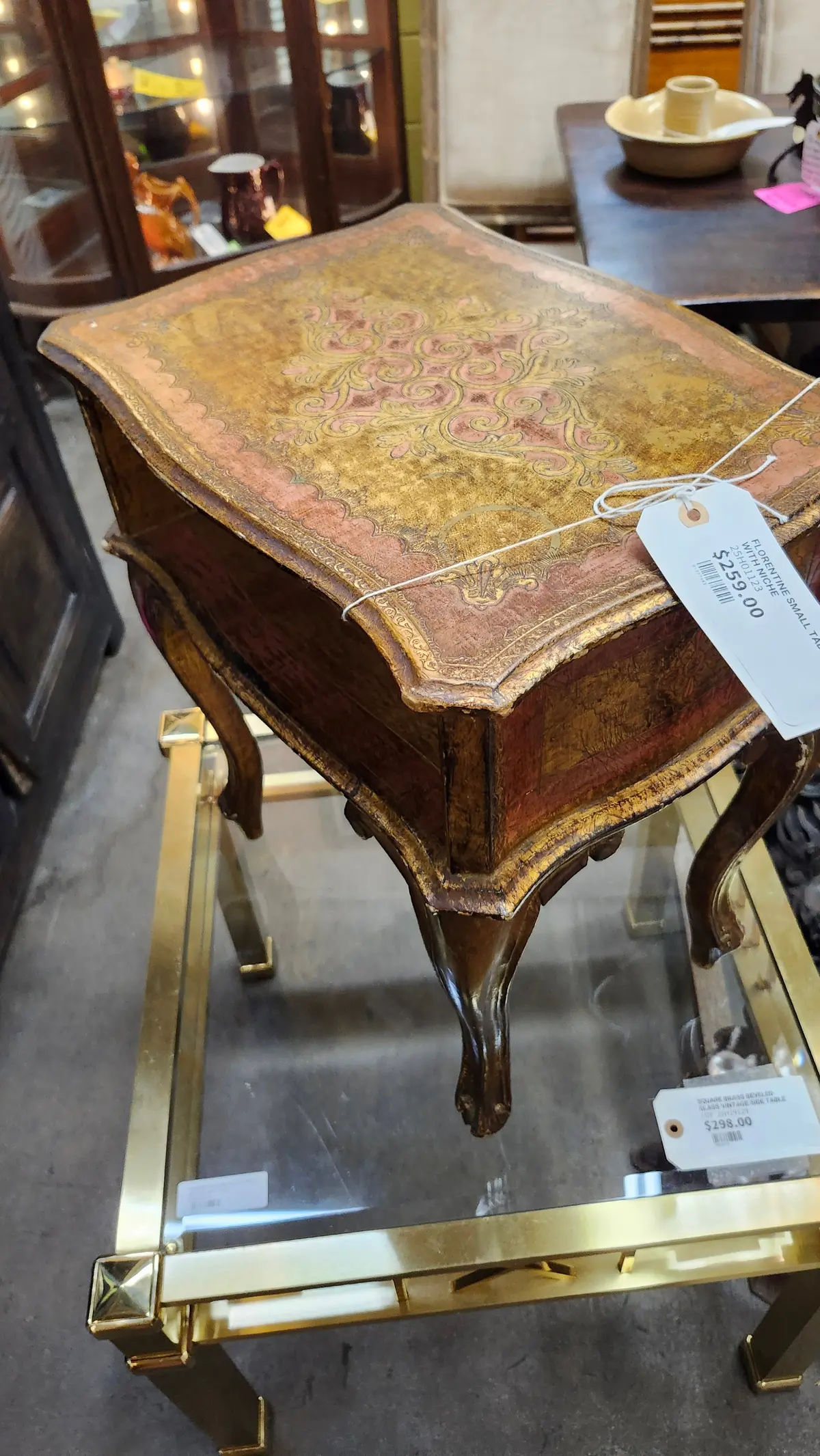 Florentine Small Table With Niche 1
