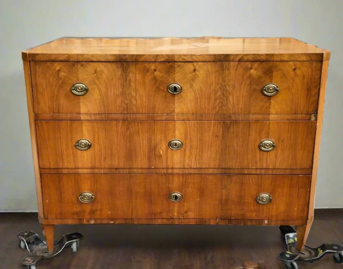 19Th Century Biedermeire Chest Of Drawers 1