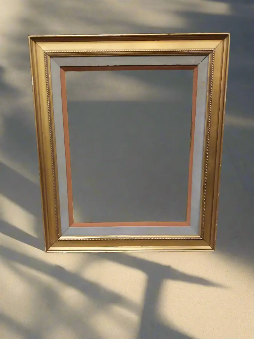 Medium Frame With Rope Edge And Grey Filet 1