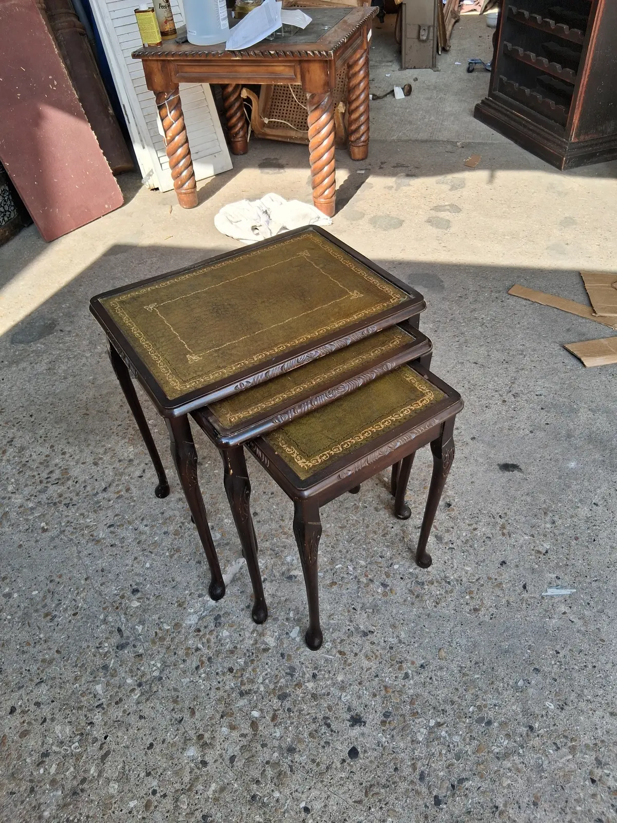 Set Of 3 English Nesting Tables With Green Leather 1