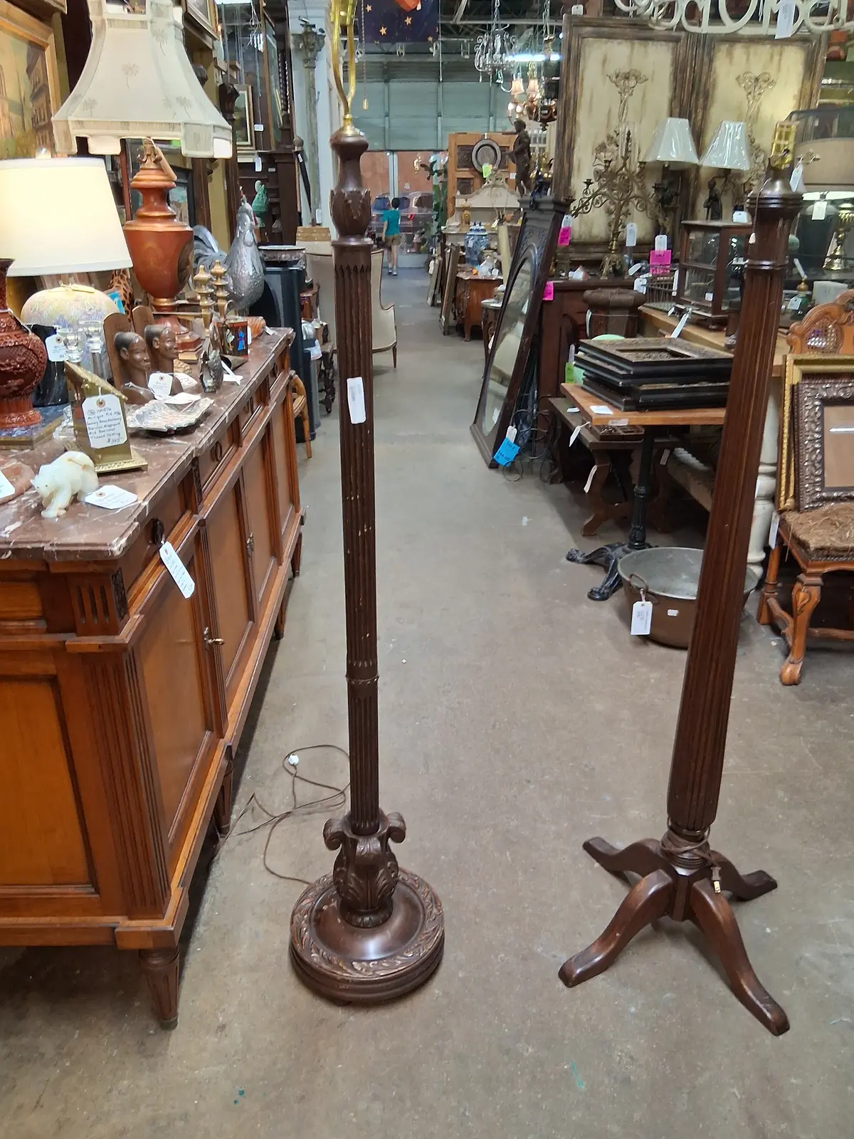 Tall Fluted Floor Lamp With Round Base 1