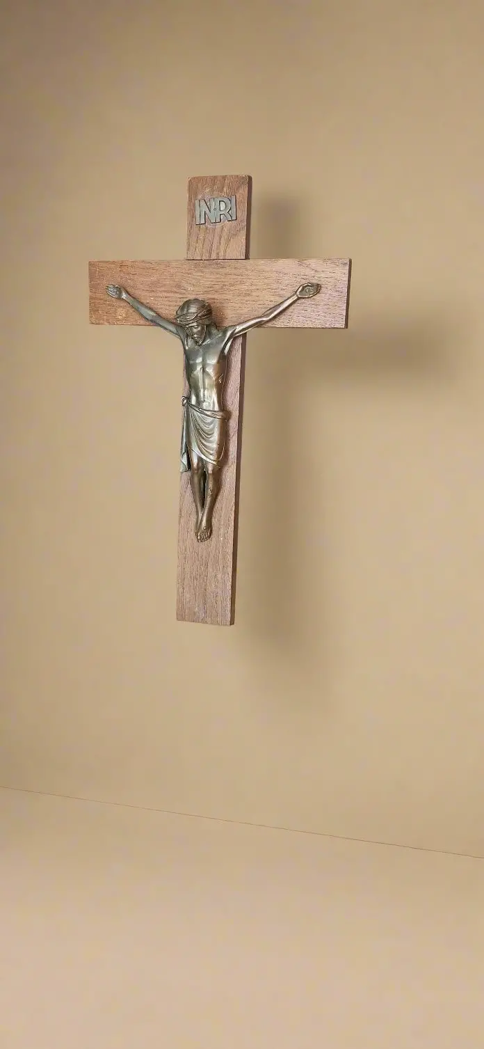 Heavy Oak And Bronze Tone Metal Crucifix 1