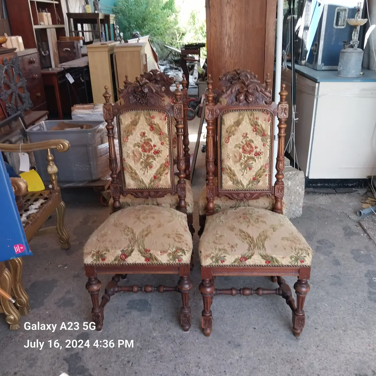Set Of 4 Louis Xiii Turned Oak Chairs 1