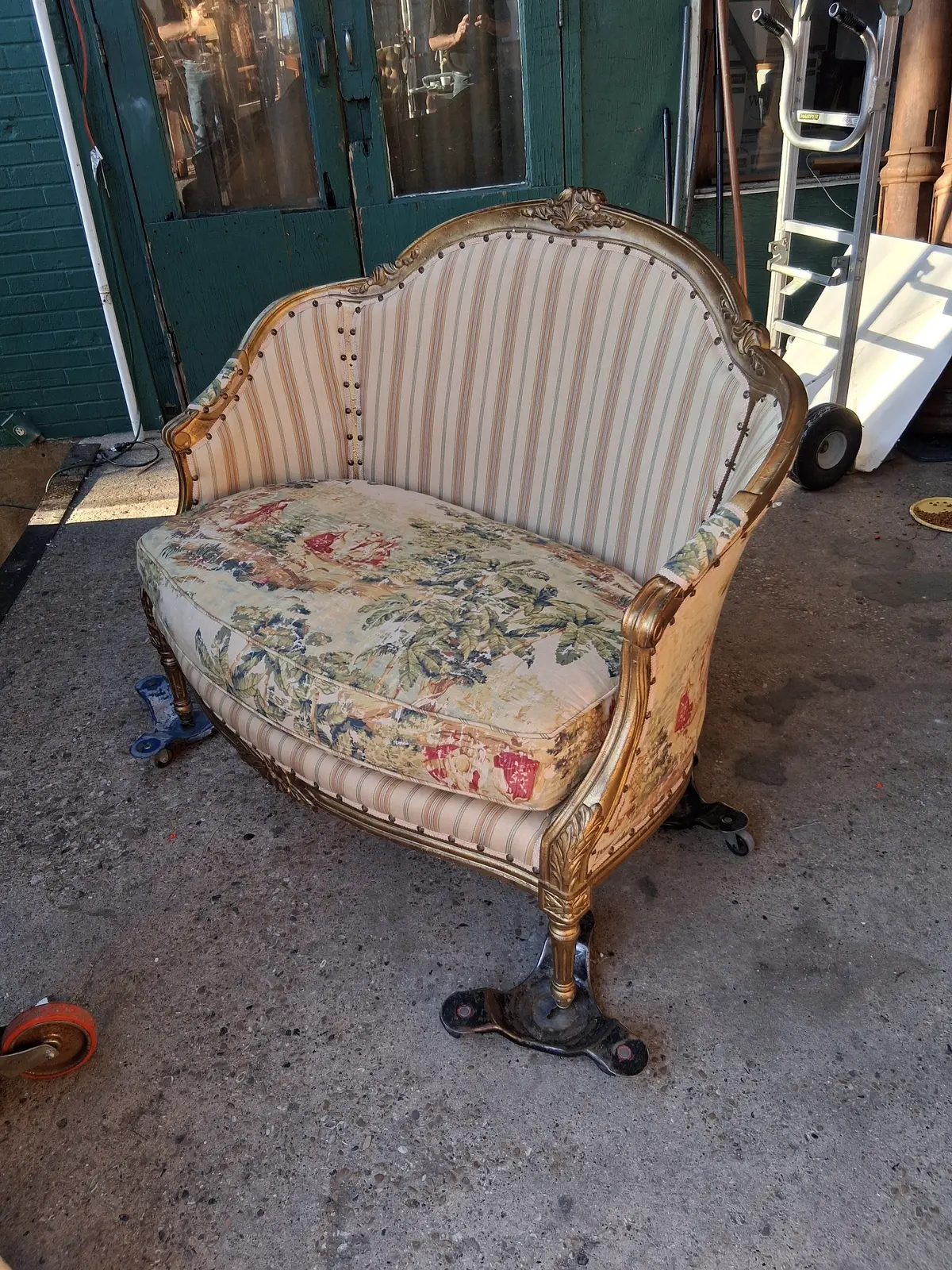 Vintage Louis Xvi Gold Seat 1