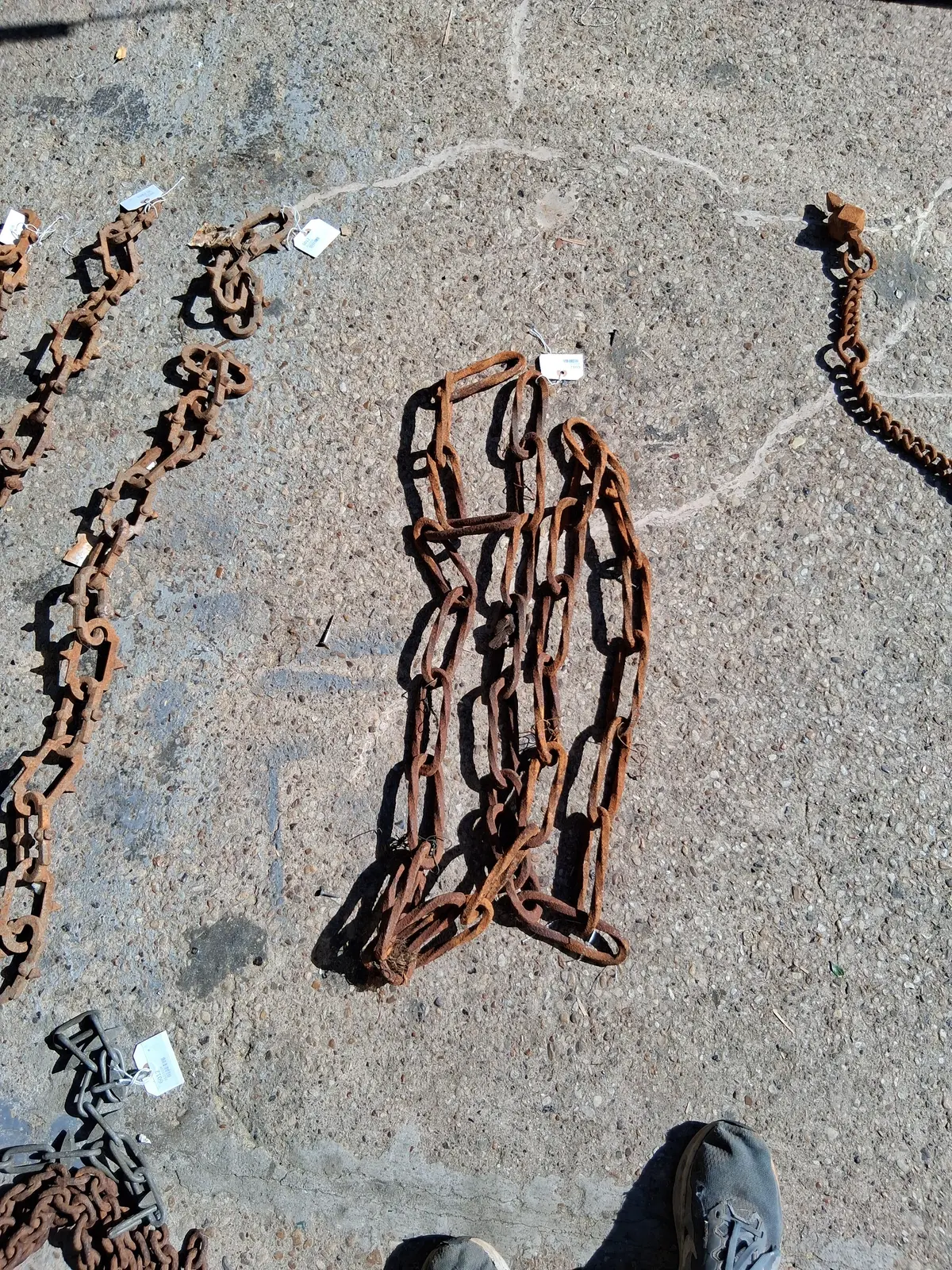 10 Ft Long Large Twist Metal Large Link Chain 1