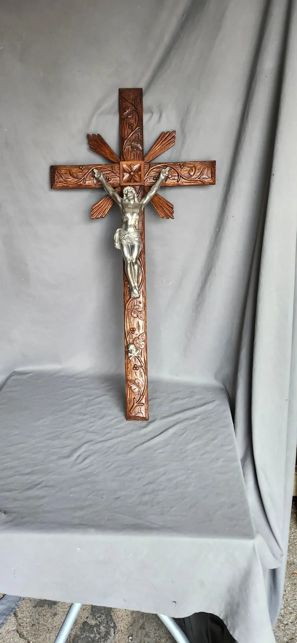 Large Eloborate Carved Oak Crucifix With Vines 1