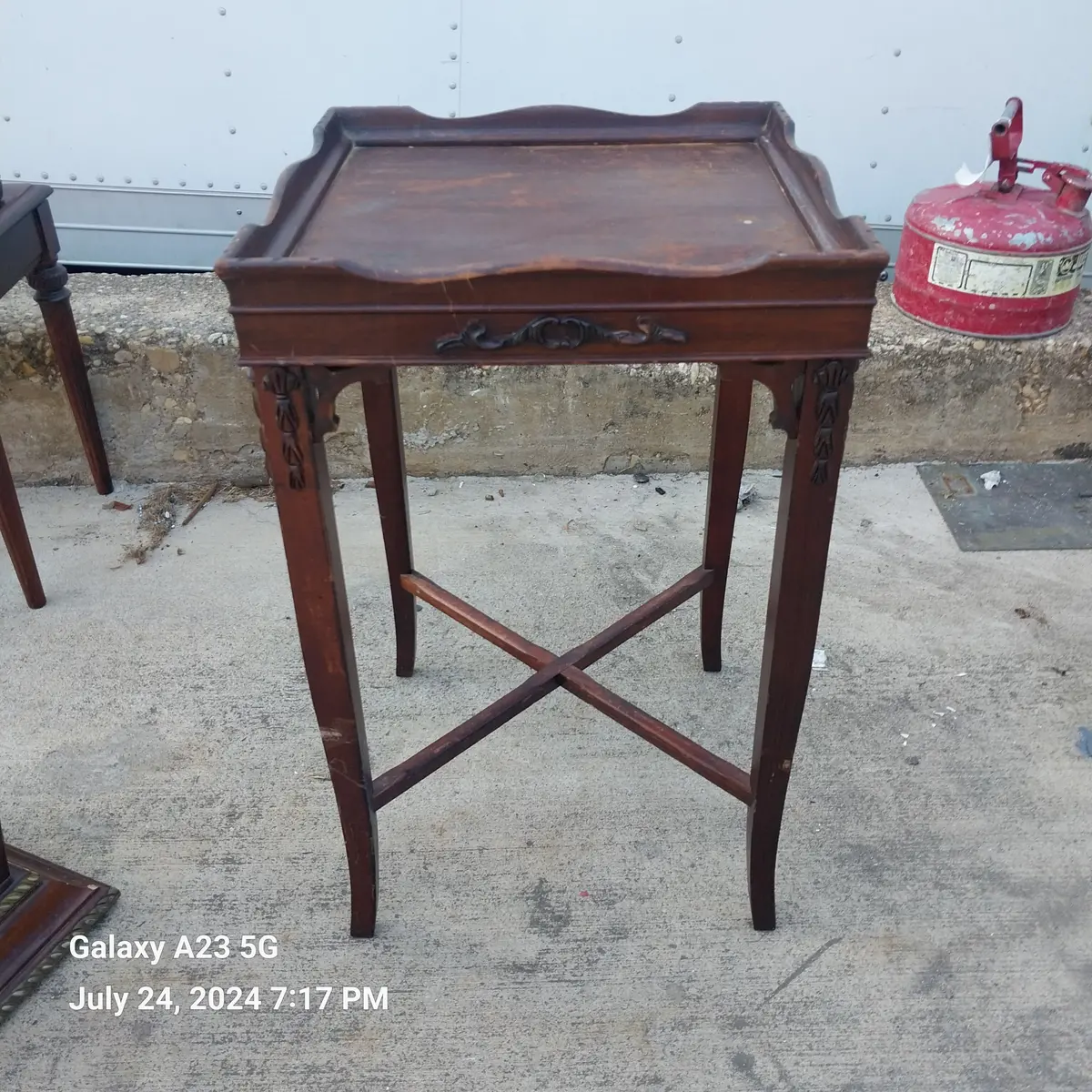 Chippendale Side Table With Stretcher 1