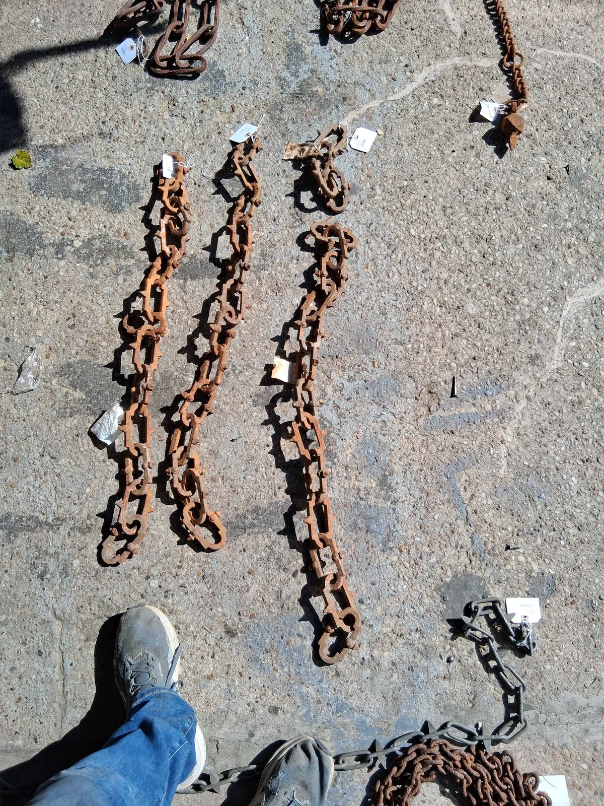 54" Spiked Oval Link Chain 1