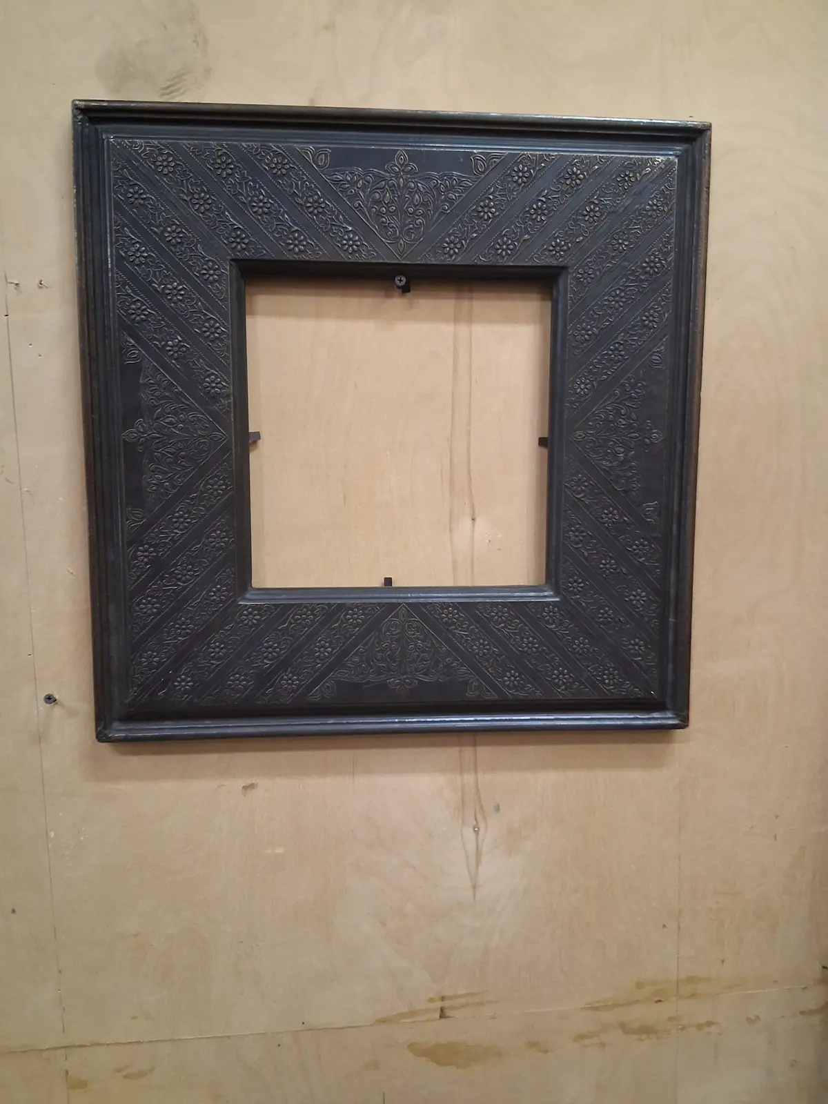 Square Metal Frame 1