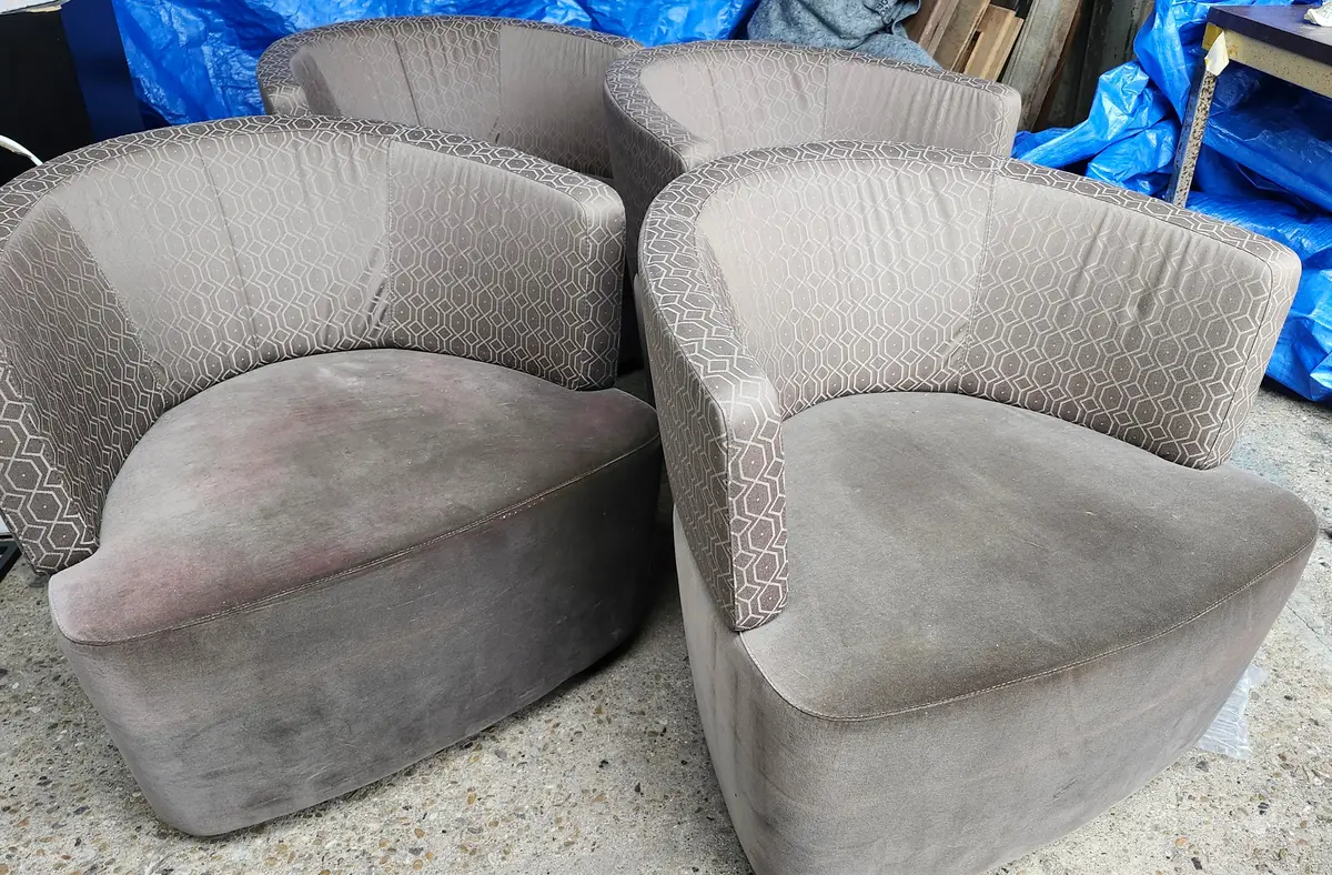 Set Of 4 Modern  Swivel Club Chairs 1