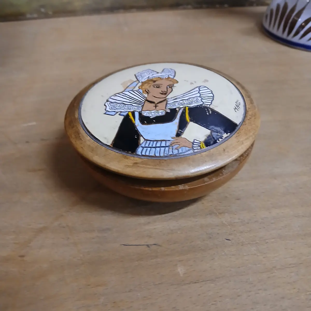 Small Round Box With Painted Lady 1