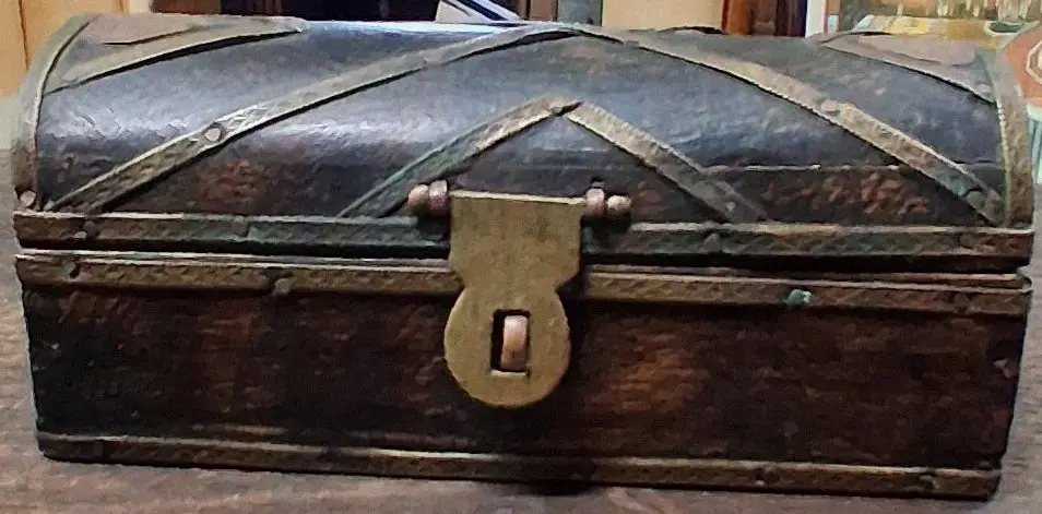 Small Domed Box With Brass Overlay 1