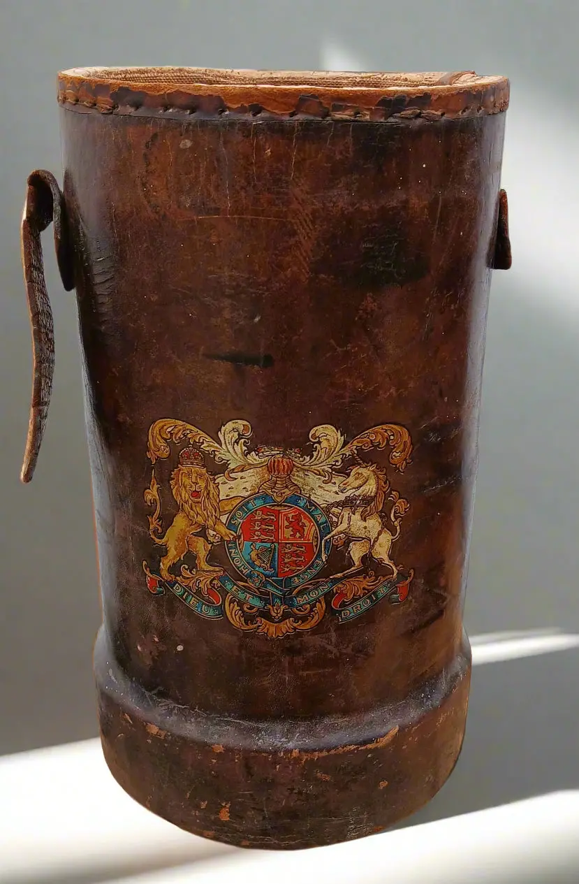 Leather And Wood Container With Crest 1