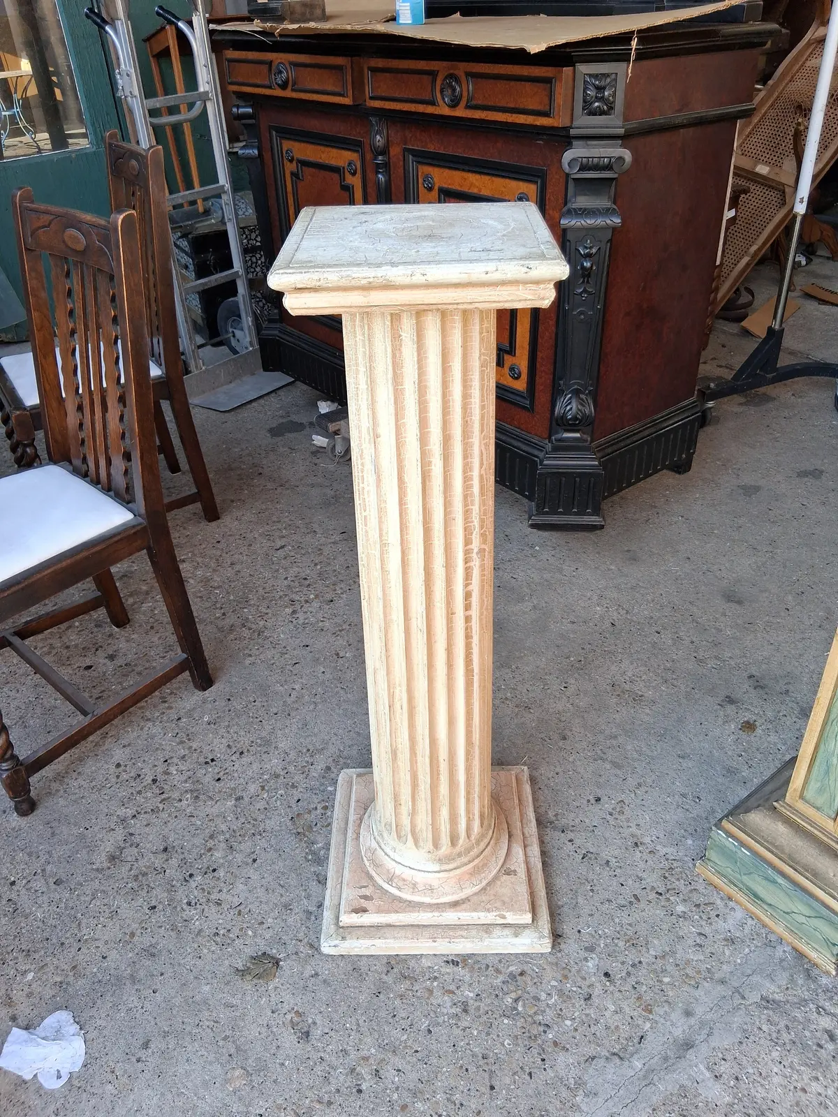 Painted Fluted Short Colomn Pedestal 1