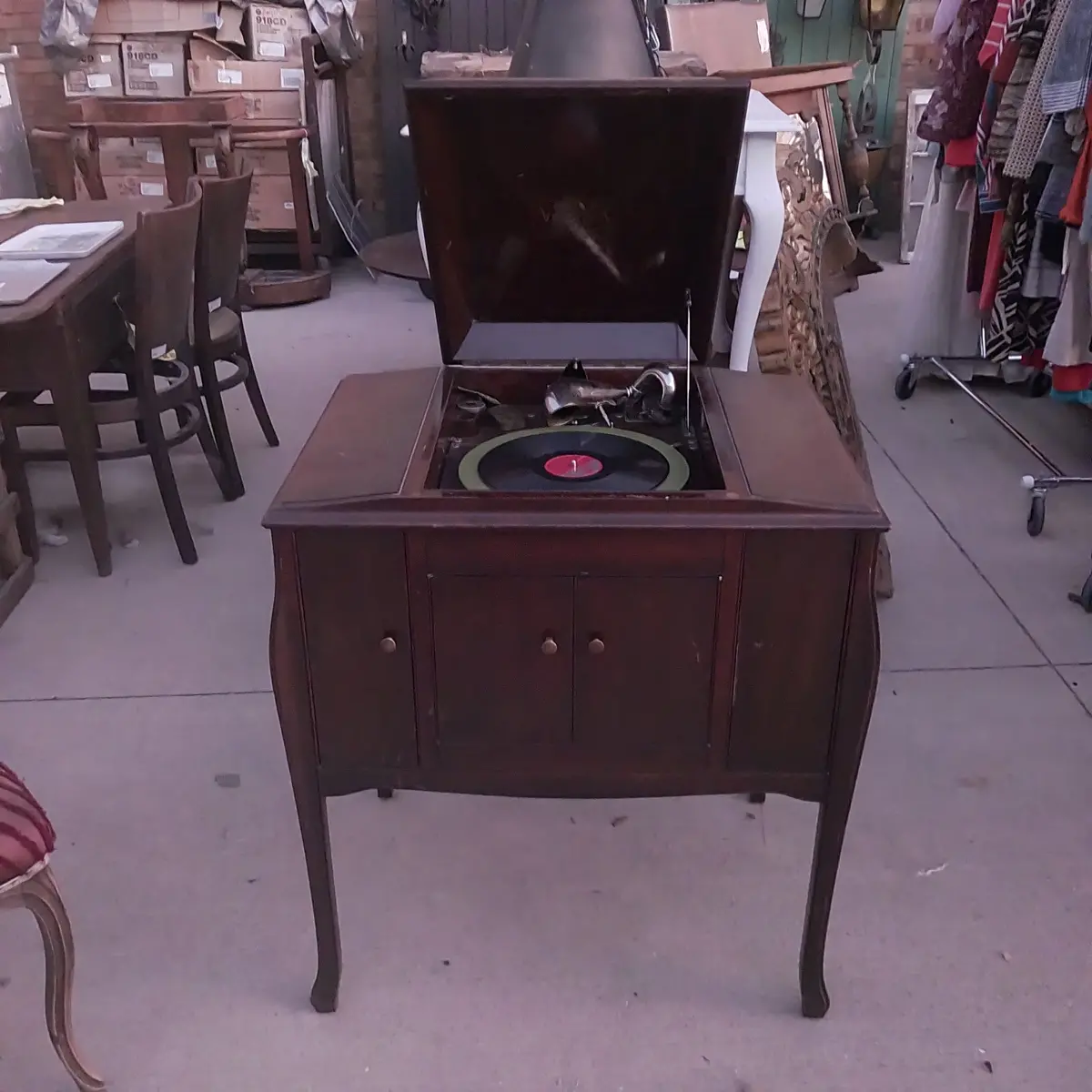 Small Mahogany Rca Victrola 1