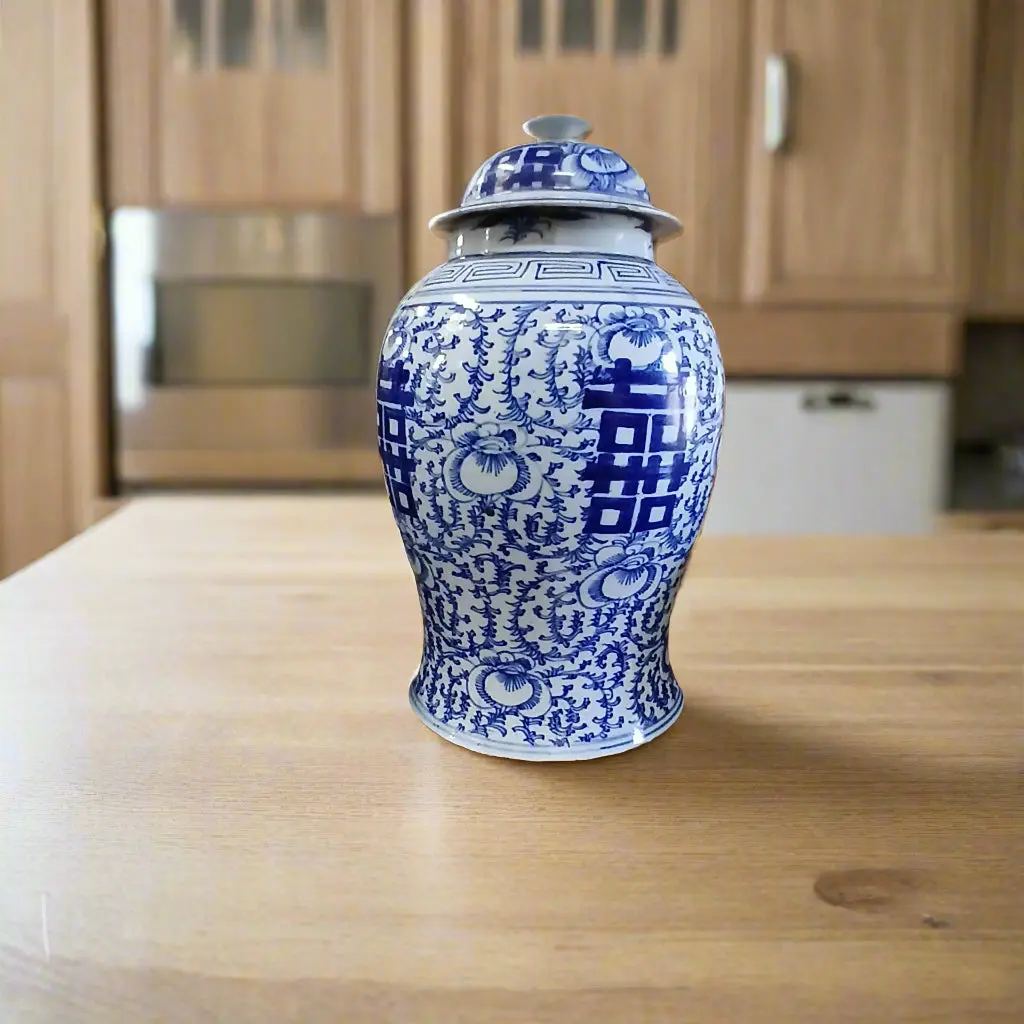 19Th Century Blue And White Chinese Lidded Urn With Wax Seal Remanant 1