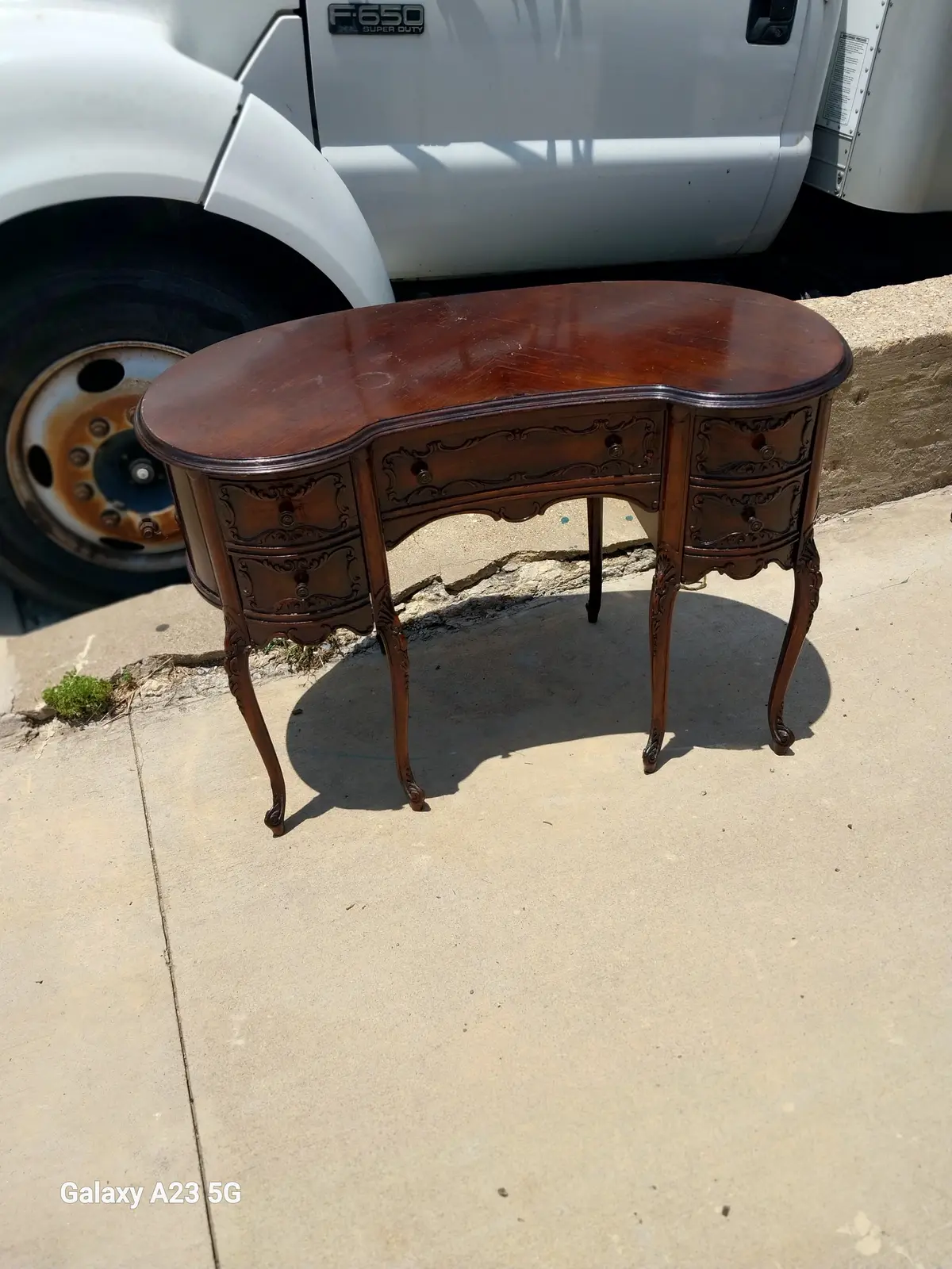 Small Kidney Shaped Vanity Or Desk 1