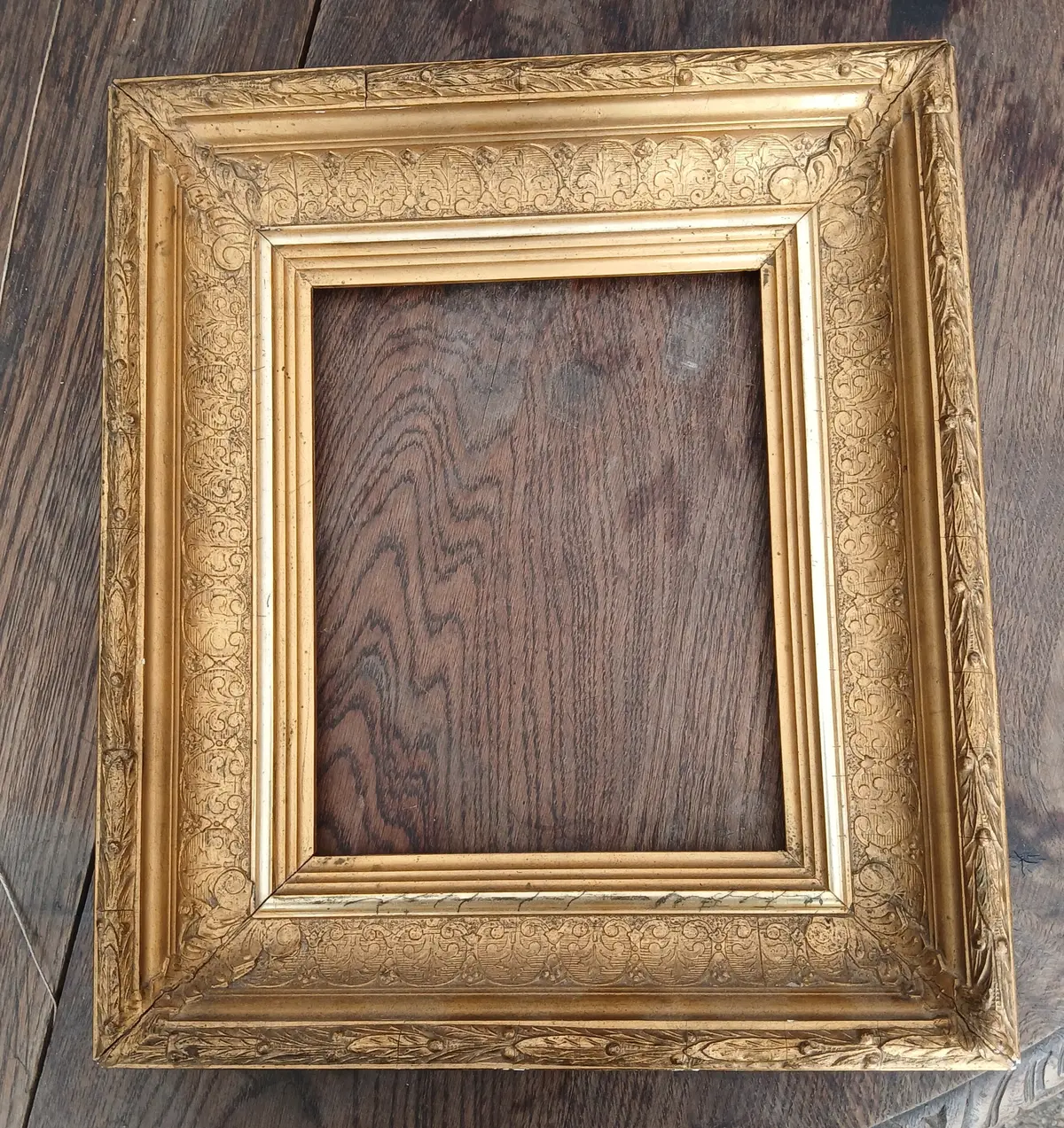 Small Gilt Frame With Leaves 1