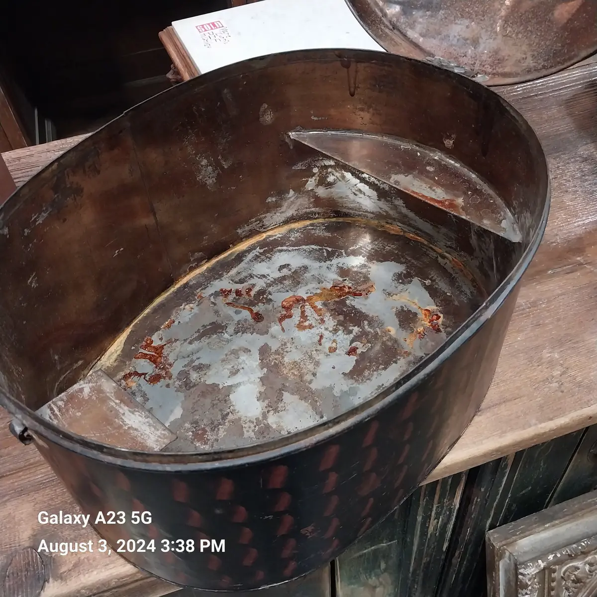 Oval Tole Painted Hat Tin 1