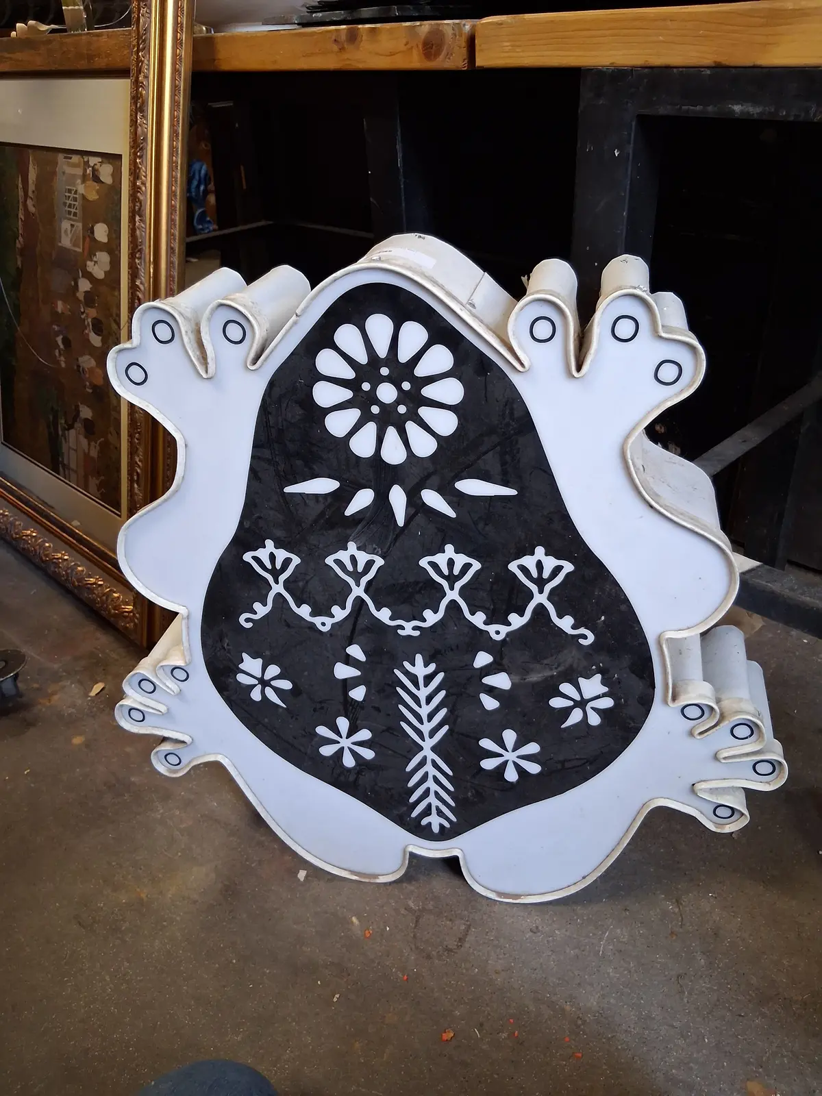 White Frog Shaped Wall Light 1