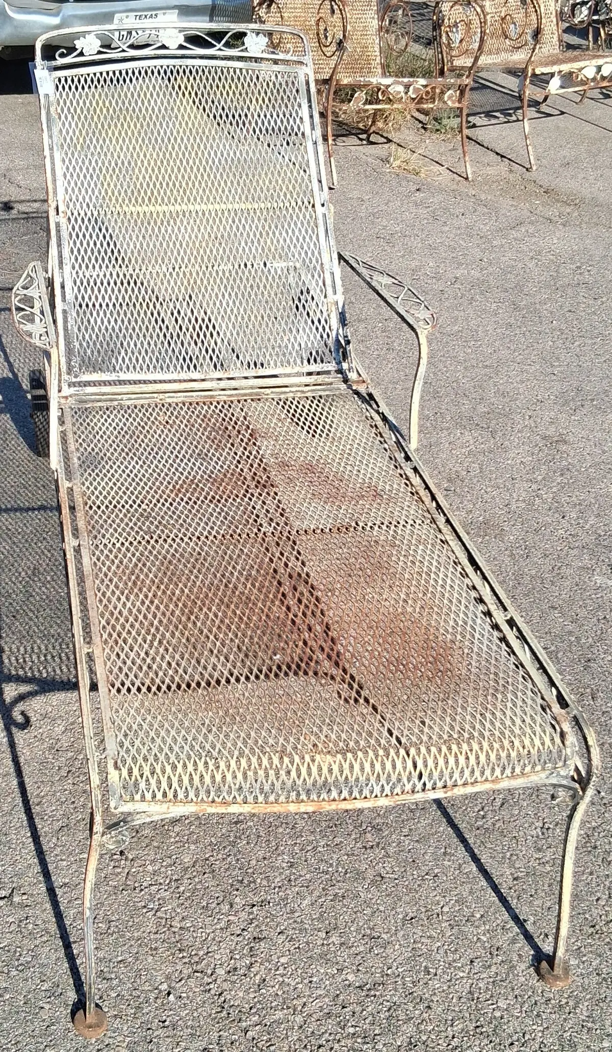 Iron Leaf Chaise Lounge 1