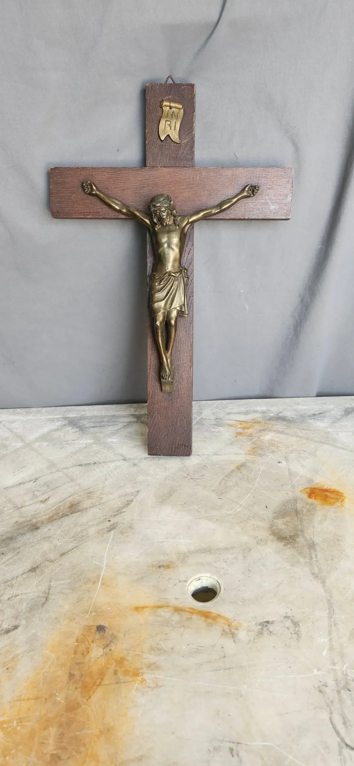 Square Oak With Brass Tone Spelter Crucifix 1