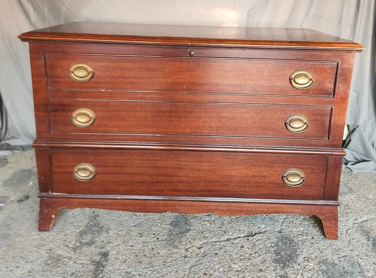 Lane Mahogany Blanket Cedar Chest 1