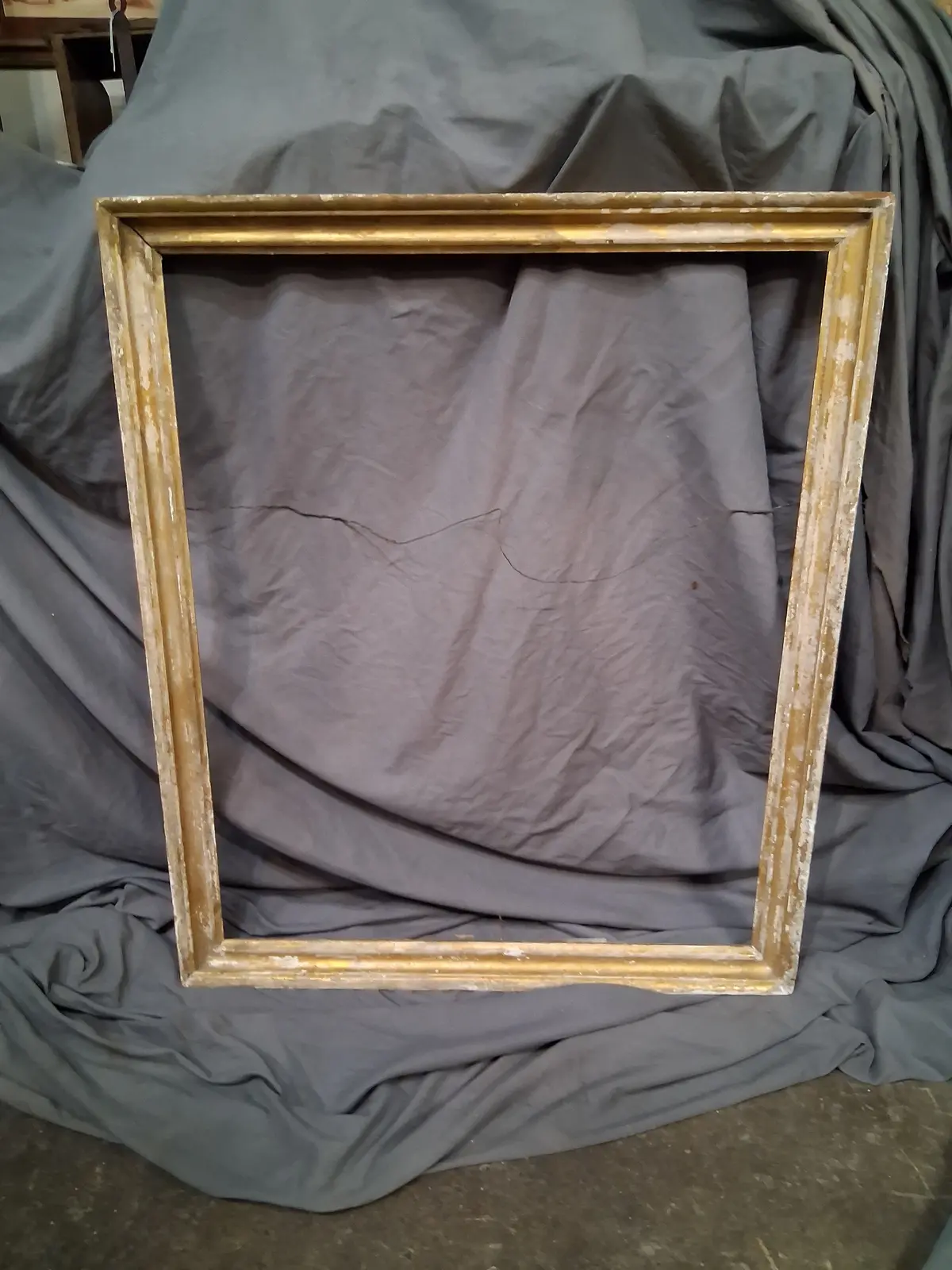 Shabby Gold Frame 1