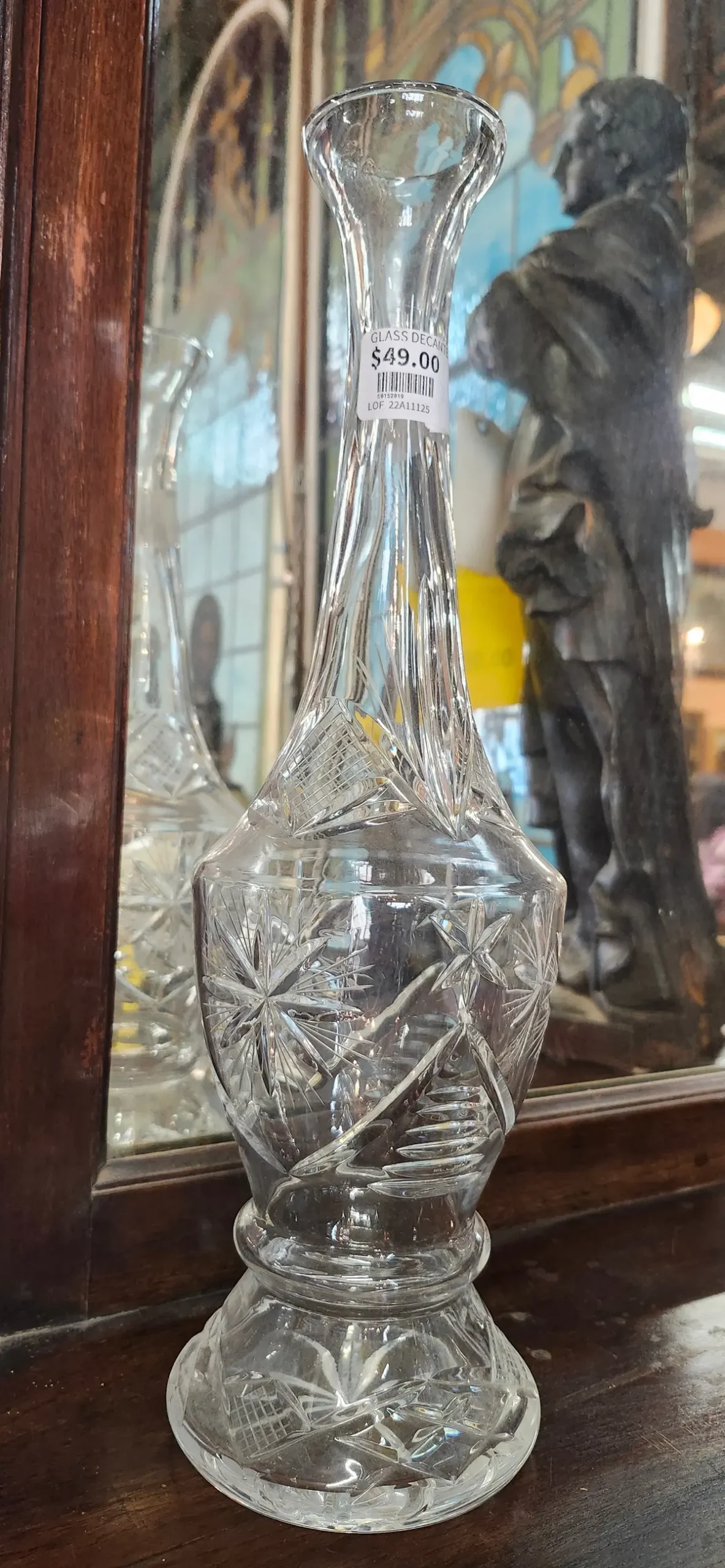 Glass Decanter Wth Wide Base 1
