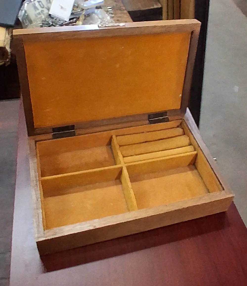 Box With Caned Top 1