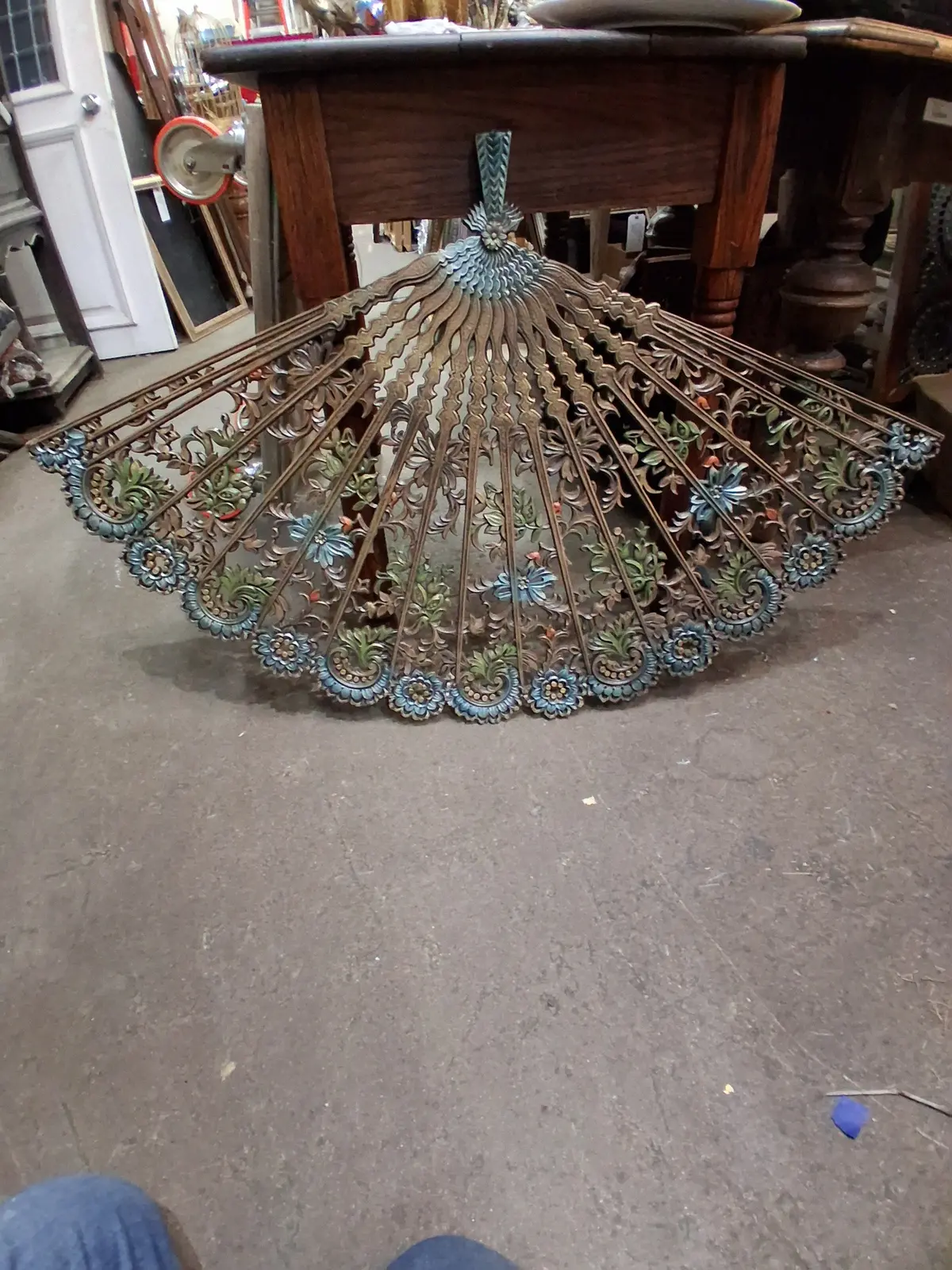Large Plastique Wall Fan 1