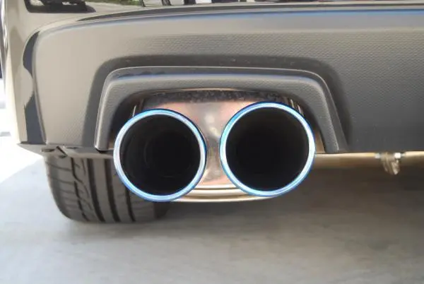Invidia 15+ Subaru Wrx/Sti 4Dr Q300 Twin Outlet Rolled Titanium Burnt Quad Tip Cat-Back Exhaust 2